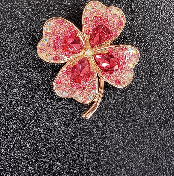 unbranded Jewelry - Rhinestone Clover Brooch (NEW)